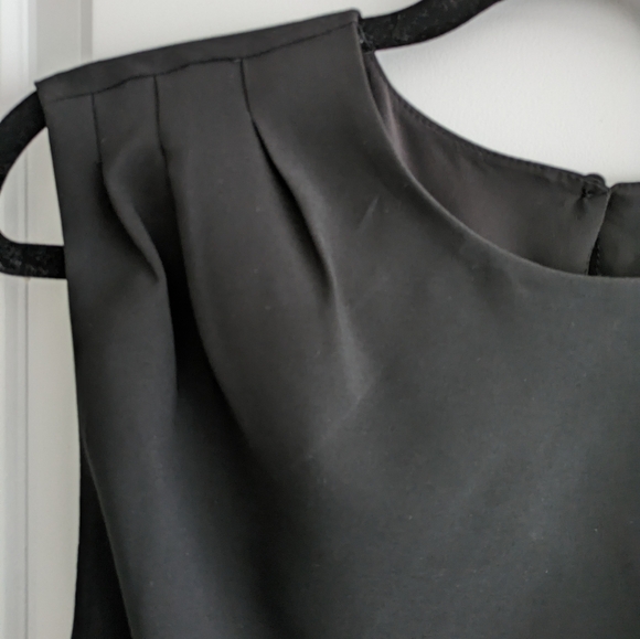 Dynamite Black Sleeveless Shift Dress - Picture 7 of 9